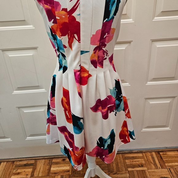 Vince Camuto Summer Dress, Size 10 - Picture 9 of 10